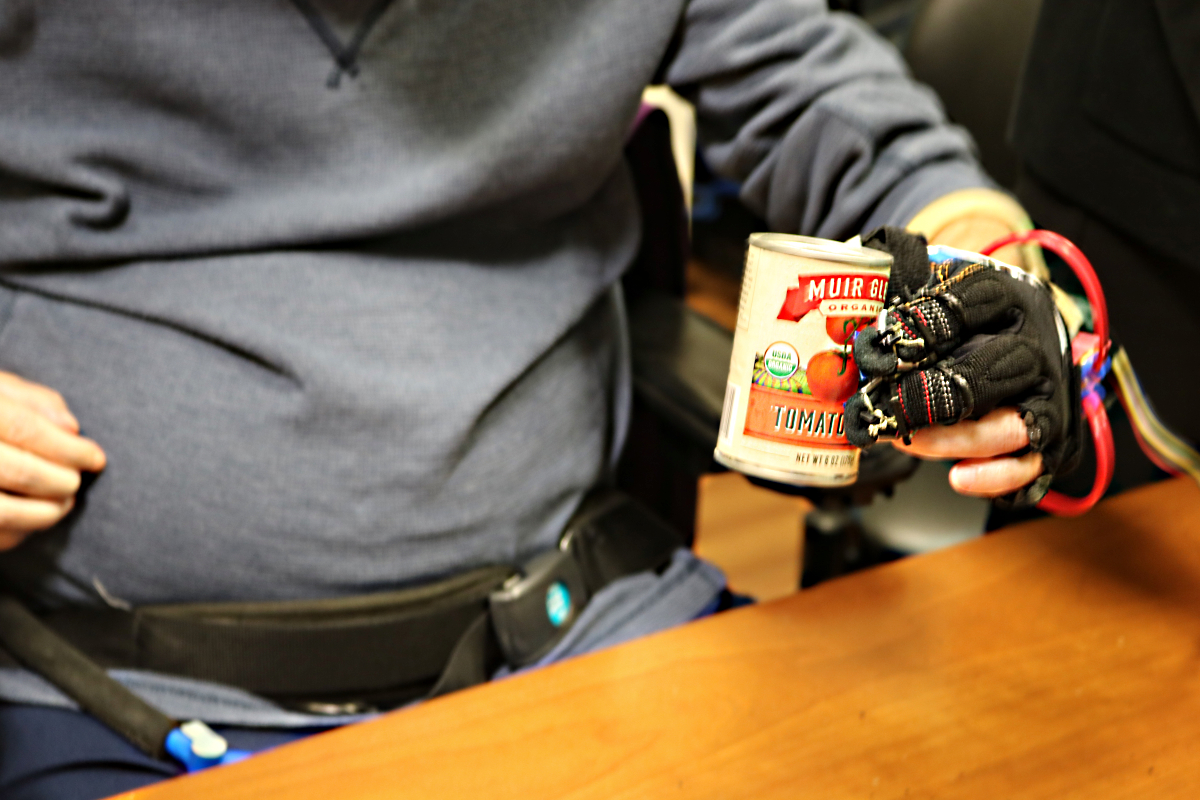 MyHand-SCI assisting a grasp of a small can
